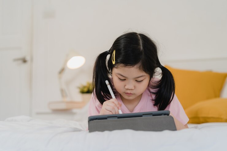 Dampak Screen Time pada Anak dengan Sensitivitas Khusus: Fakta dan Solusi
